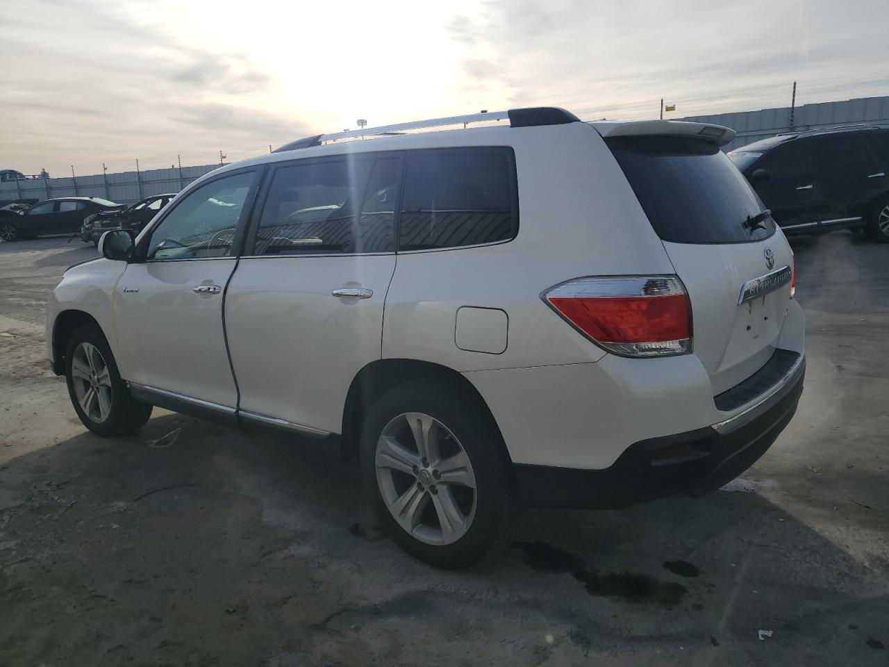 Obraz 2 z 2013 TOYOTA HIGHLANDER LIMITED 2013 z VIN 5TDDK3EH1DS263127