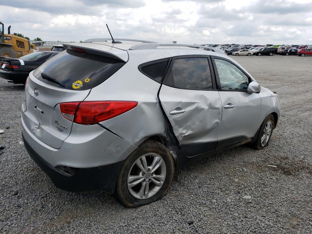 Image 3 of 2011 HYUNDAI TUCSON GLS 2011 with VIN KM8JU3AC6BU242981
