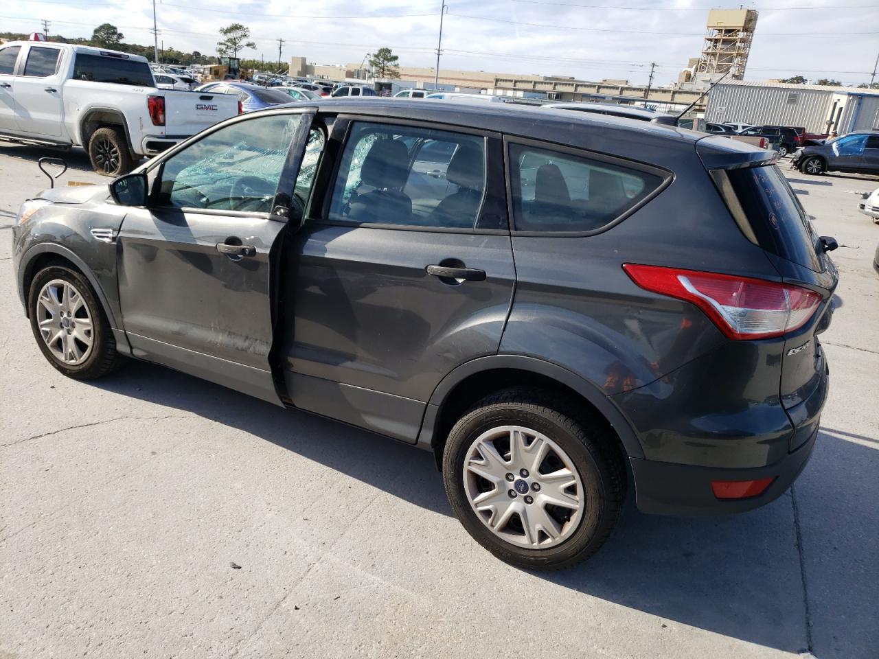 Image 2 of 2015 FORD ESCAPE S 2015 with VIN 1FMCU0F78FUA30382