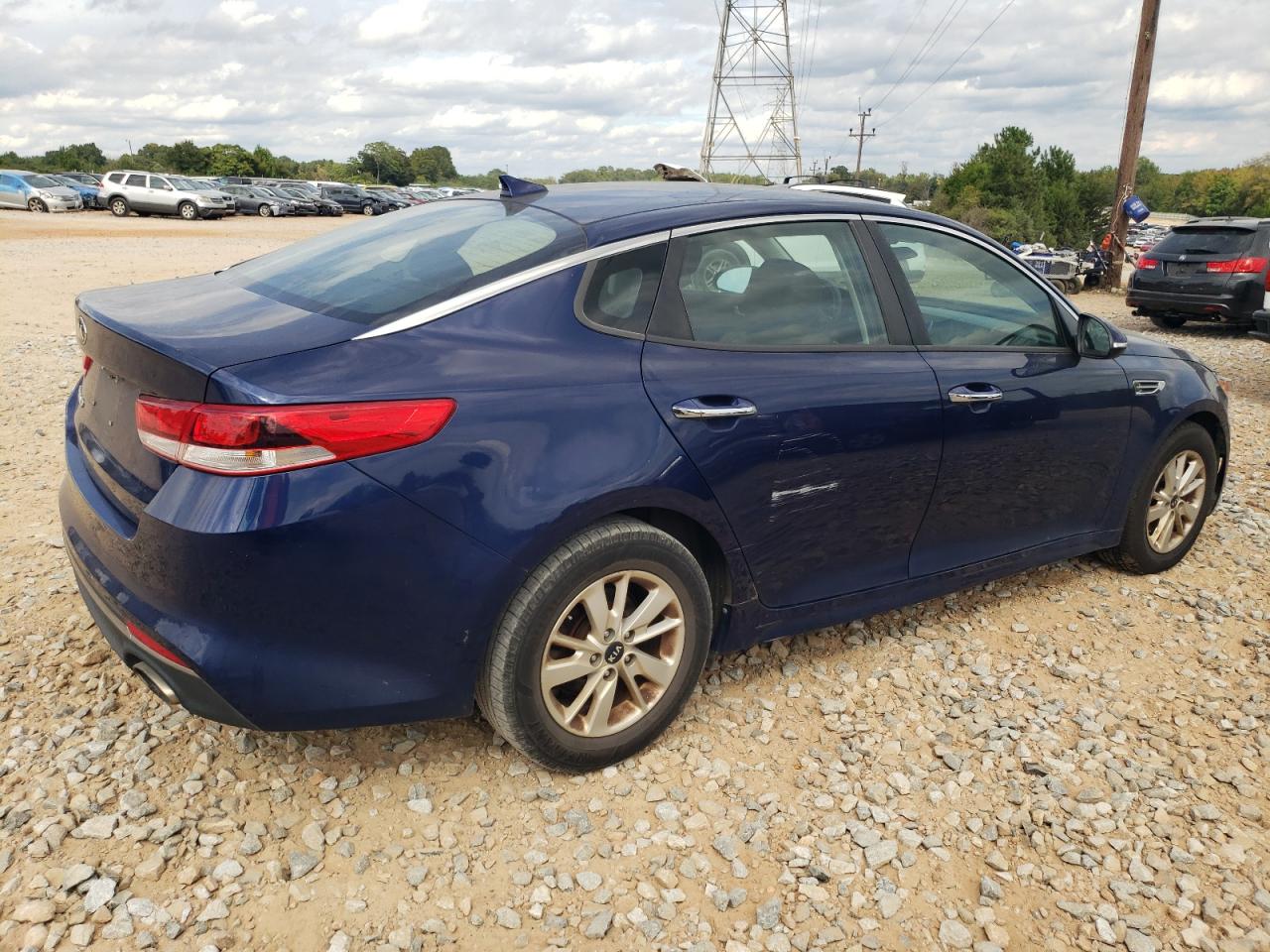 Obraz 3 z 2017 KIA OPTIMA LX 2017 z VIN 5XXGT4L37HG152354
