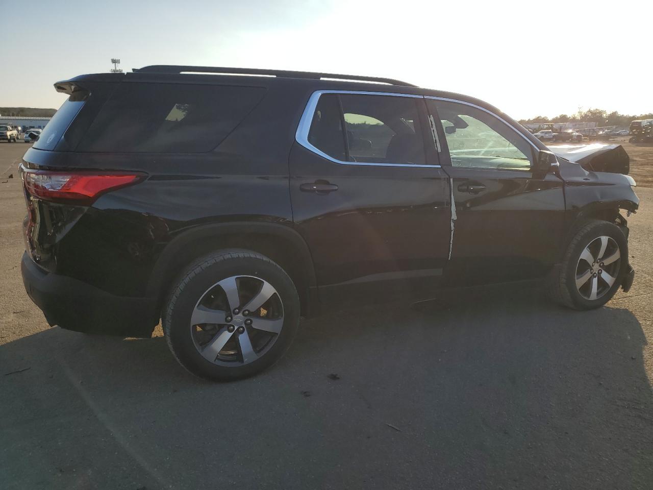Изображение 3 2021 CHEVROLET TRAVERSE LT 2021 с VIN 1GNEVHKW5MJ134114