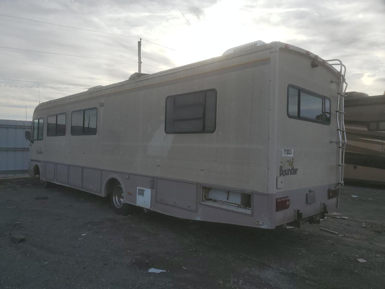 Image 3 of 1992 CHEVROLET P30  1992 with VIN 1GBKP37N1N3319182