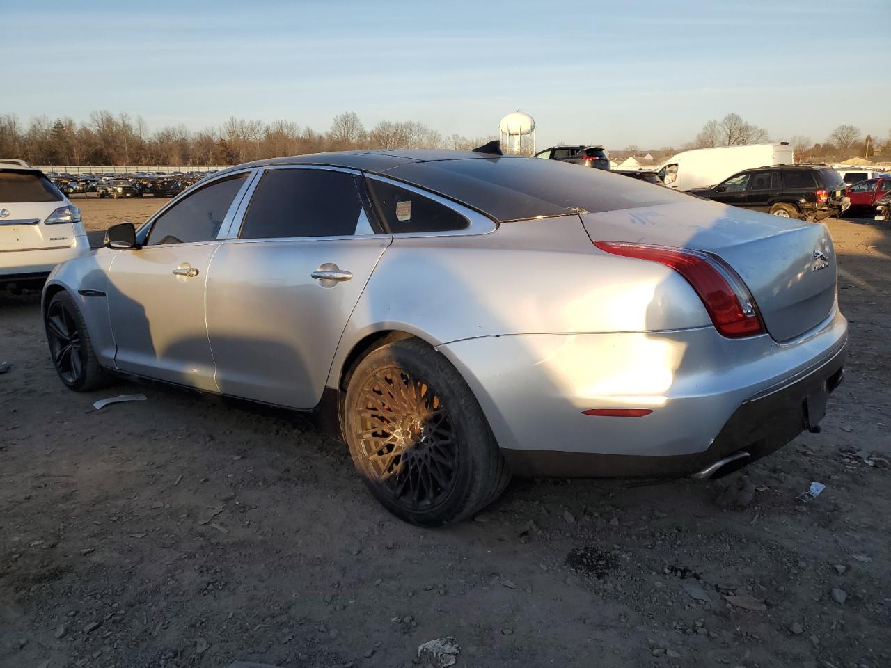 Obraz 2 z 2013 JAGUAR XJL SUPERCHARGED 2013 z VIN SAJWA2GEXDMV39990