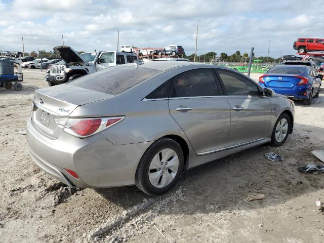 Image 3 of 2013 HYUNDAI SONATA HYBRID 2013 with VIN KMHEC4A40DA097606