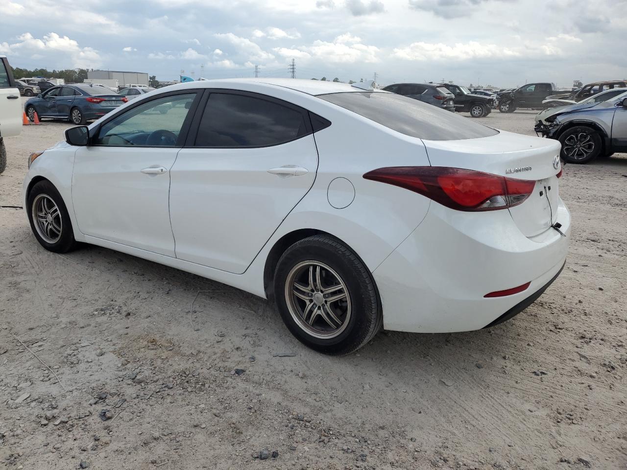 Image 2 of 2016 HYUNDAI ELANTRA SE 2016 with VIN 5NPDH4AE0GH690891