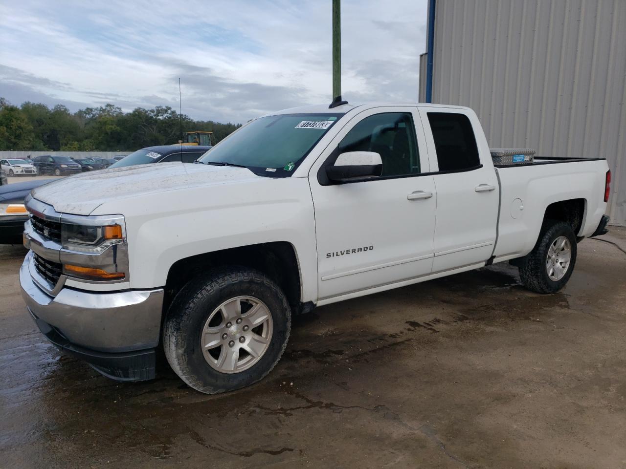 Image 1 of 2017 CHEVROLET SILVERADO C1500 LT 2017 with VIN 1GCRCREH8HZ345253