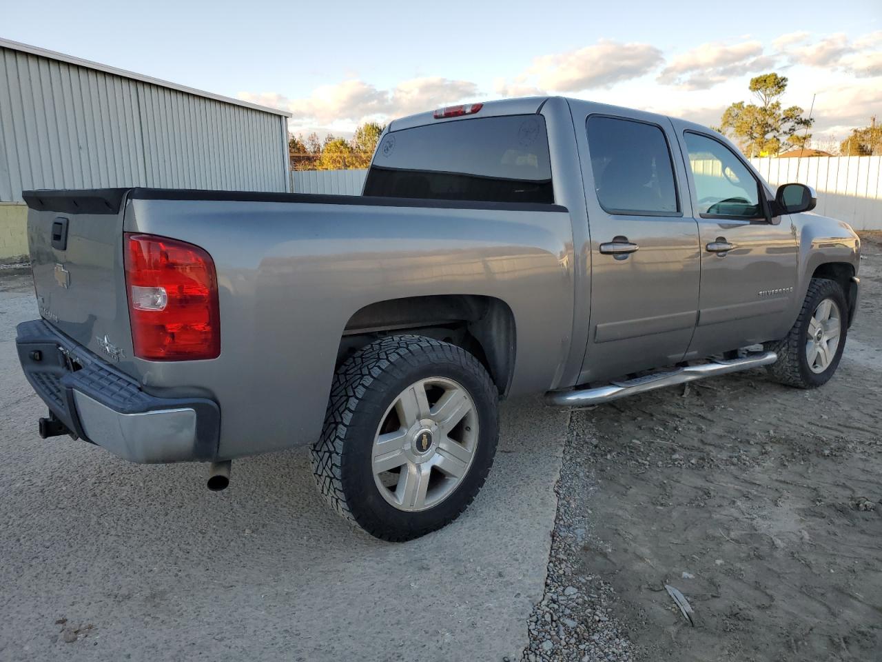 Image 3 of 2008 CHEVROLET SILVERADO C1500 2008 with VIN 2GCEC130X81177184
