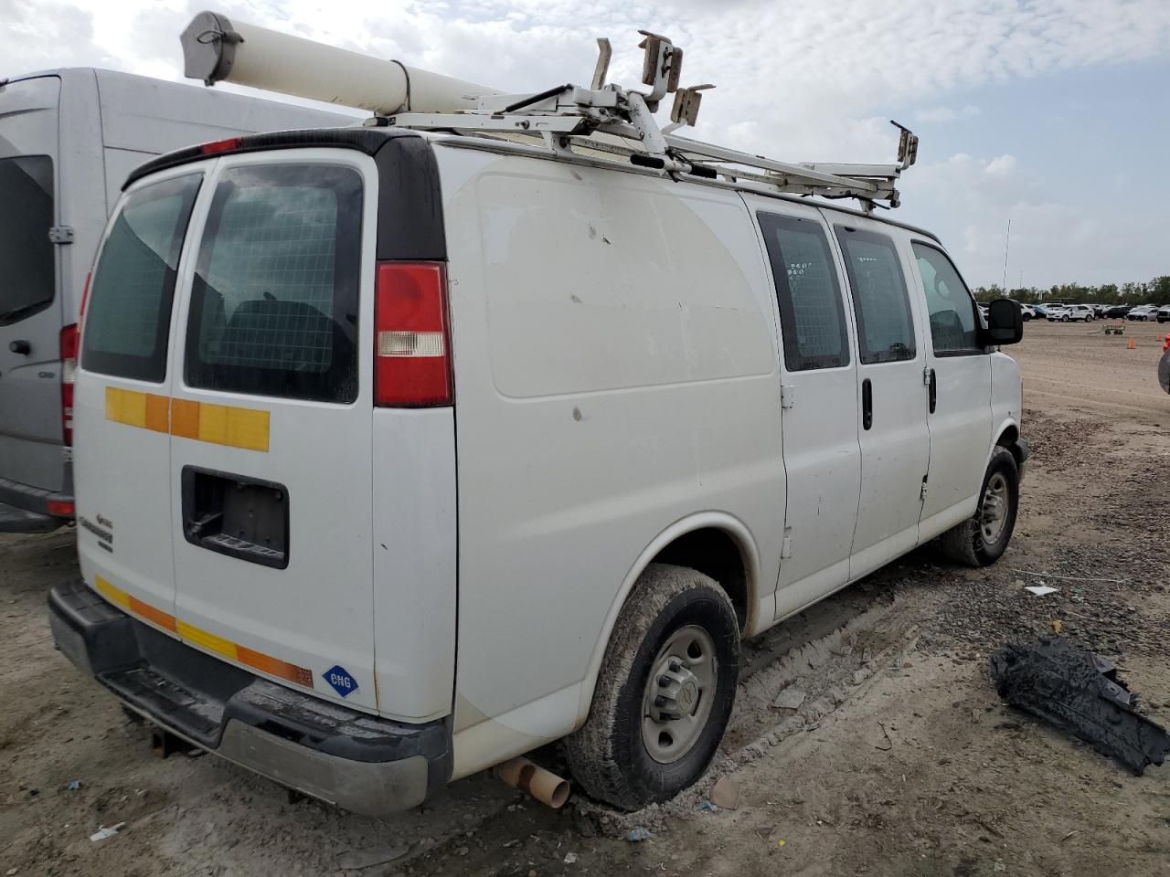 Image 3 of 2014 CHEVROLET EXPRESS G2500  2014 with VIN 1GCWGFCB2E1120857