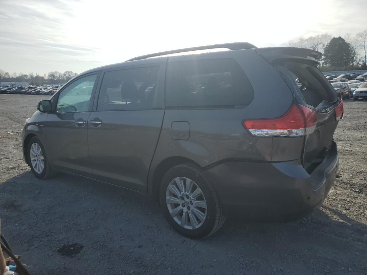 Image 2 of 2013 TOYOTA SIENNA XLE 2013 with VIN 5TDDK3DC8DS068390
