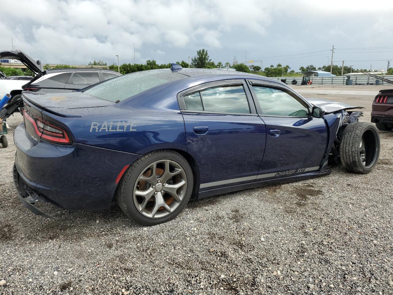 Image 3 of 2015 DODGE CHARGER SXT 2015 with VIN 2C3CDXHG3FH907233