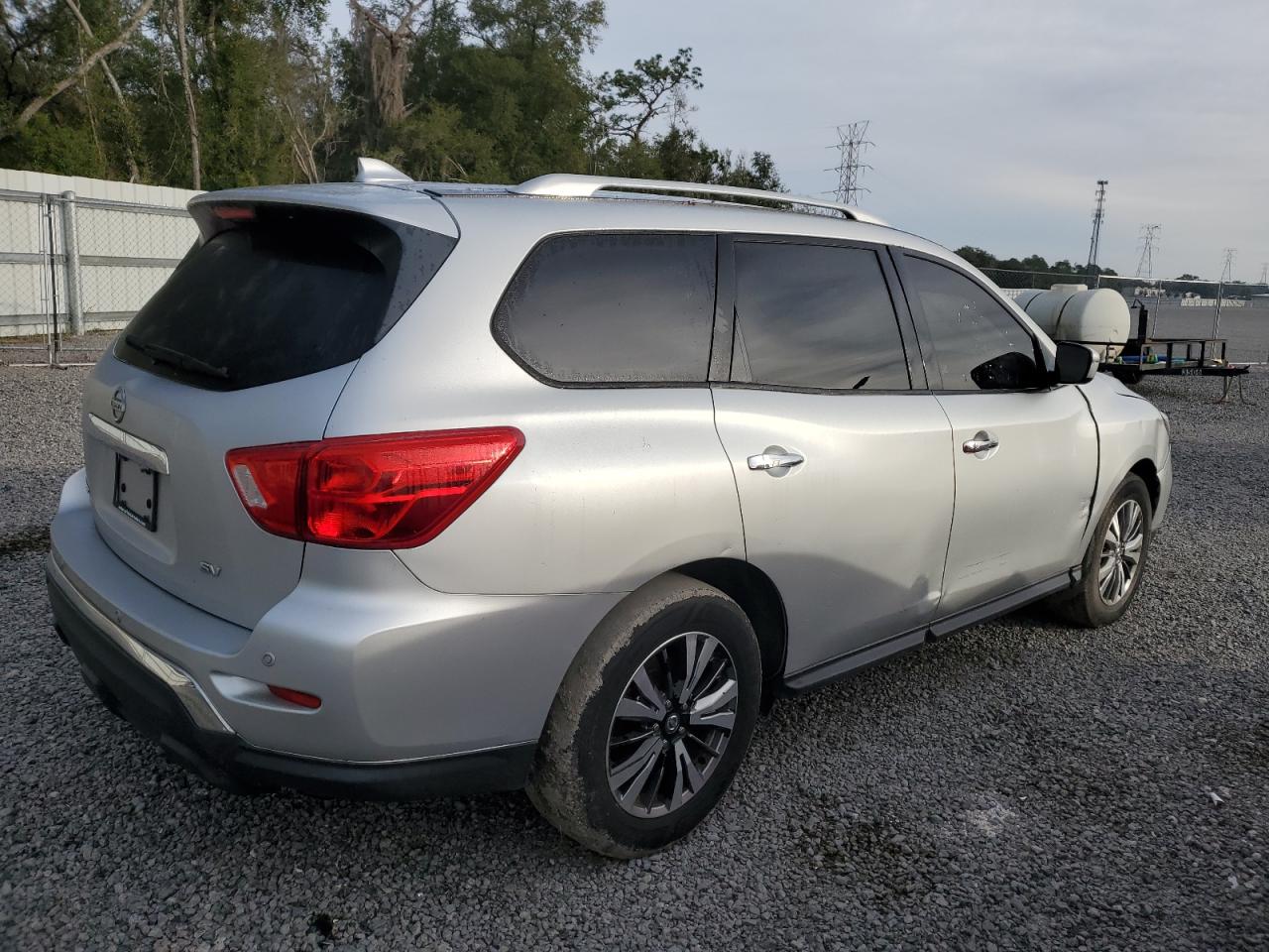 Obraz 3 z 2019 NISSAN PATHFINDER S 2019 z VIN 5N1DR2MN5KC619506