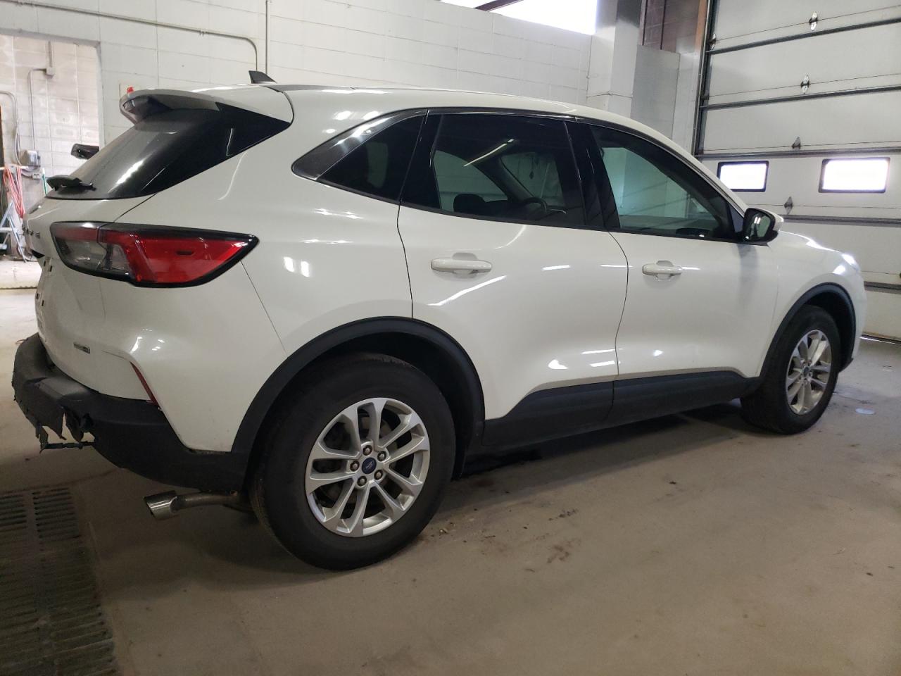 Image 3 of 2020 FORD ESCAPE SE 2020 with VIN 1FMCU9G62LUB49146