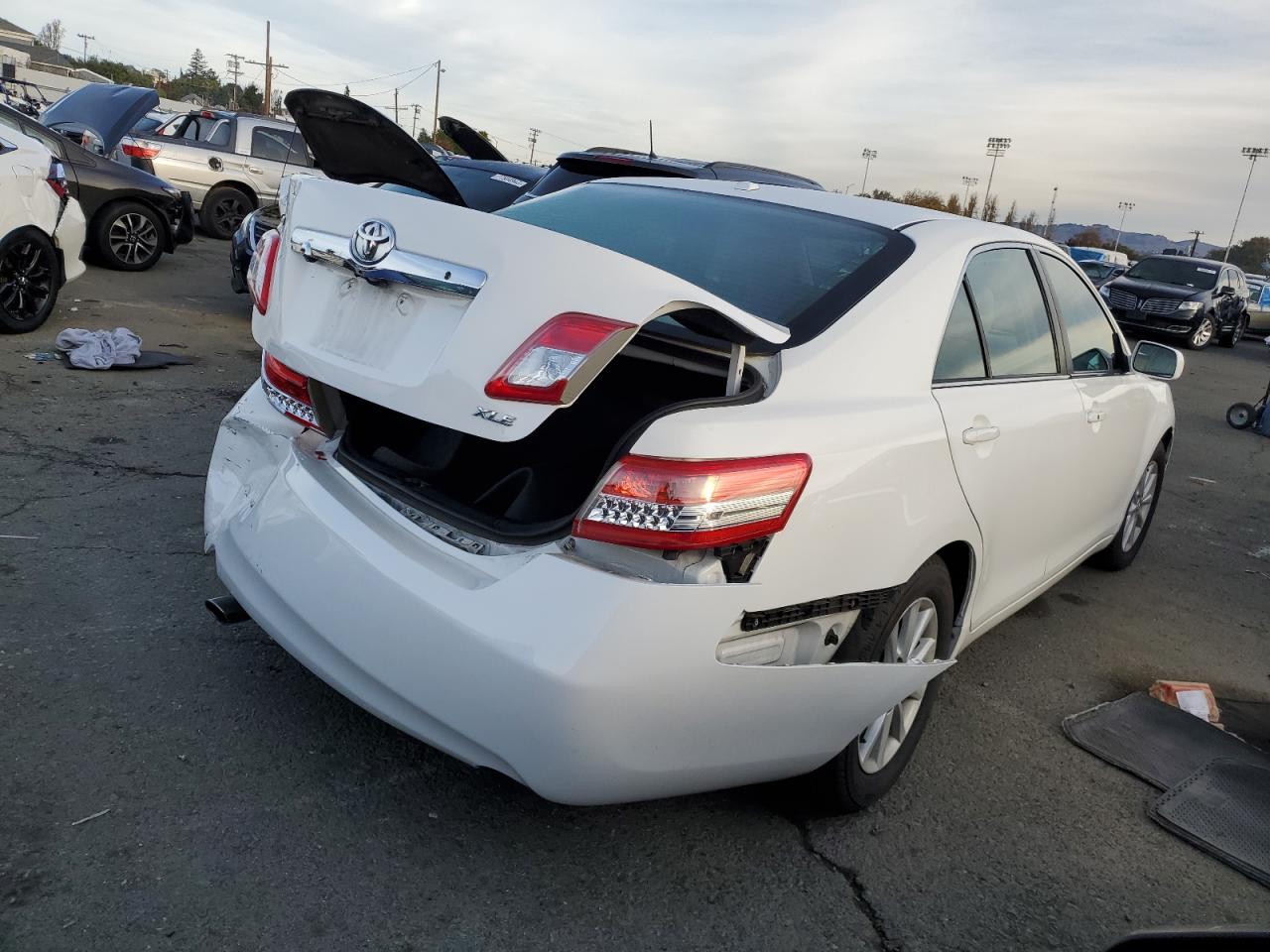 Image 3 of 2010 TOYOTA CAMRY SE 2010 with VIN 4T1BK3EK4AU605904