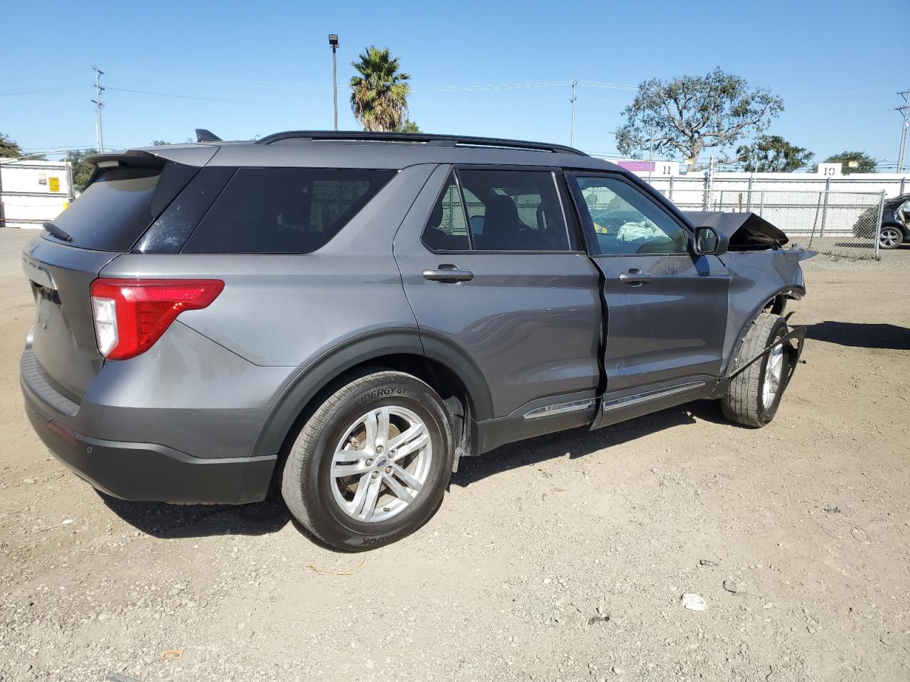 Изображение 3 2022 FORD EXPLORER XLT 2022 с VIN 1FMSK7DH8NGA75857