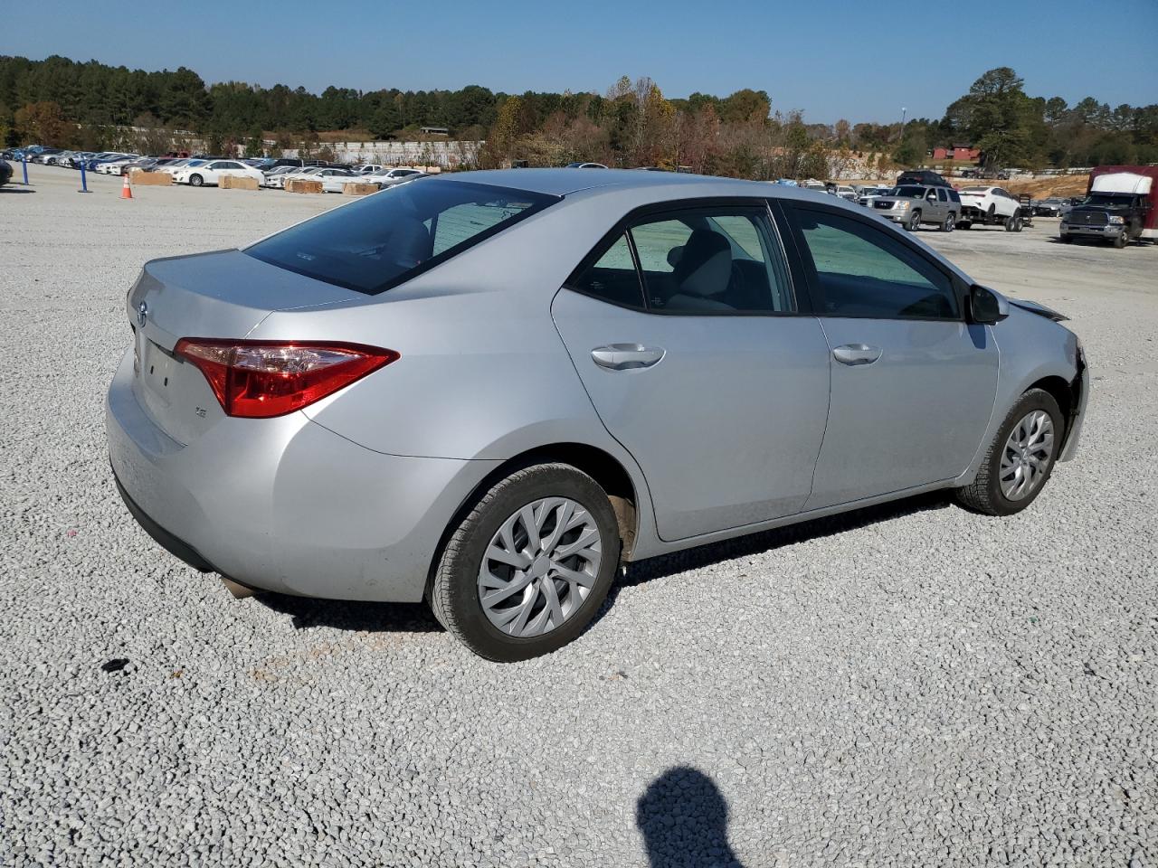 Image 3 of 2019 TOYOTA COROLLA L 2019 with VIN 5YFBURHE6KP931404