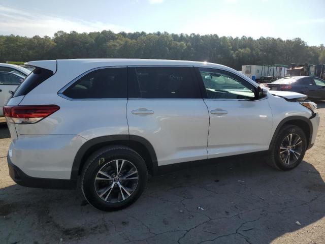 Image 3 of 2019 TOYOTA HIGHLANDER LE 2019 with VIN 5TDZZRFH7KS352359