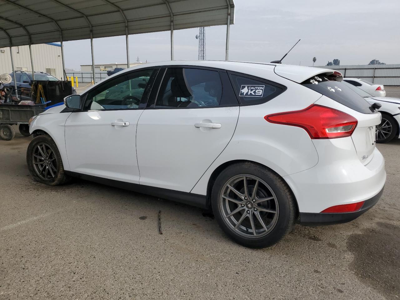 Image 2 of 2016 FORD FOCUS SE 2016 with VIN 1FADP3K26GL363365