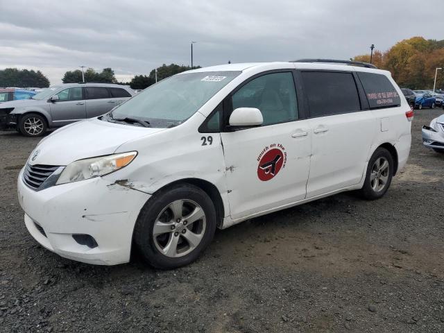 Obraz 1 z 2014 TOYOTA SIENNA LE 2014 z VIN 5TDKK3DC6ES491106