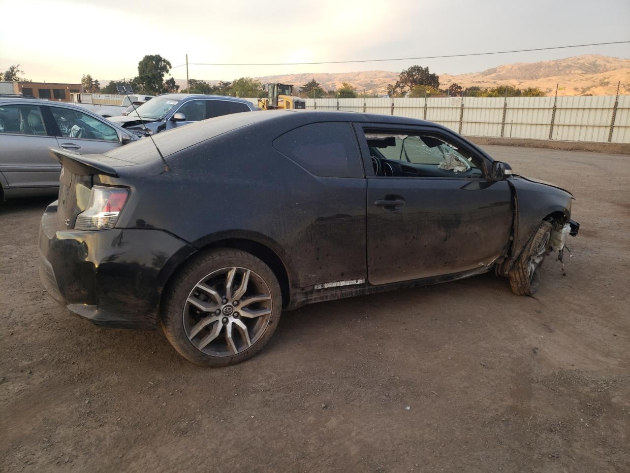 Image 3 of 2015 TOYOTA SCION TC  2015 with VIN JTKJF5C7XFJ010586