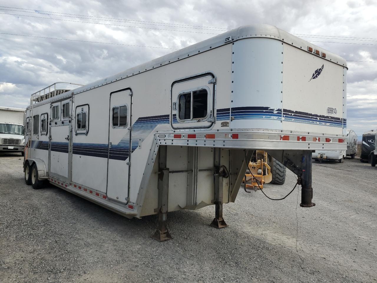 Image 1 of 1990 FEATHERLITE MFG INC HORSETRAIL 1990 with VIN 1FPL24205LA711196