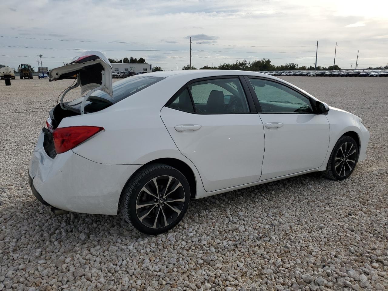 Изображение 3 2019 TOYOTA COROLLA L 2019 с VIN 5YFBURHE3KP887586