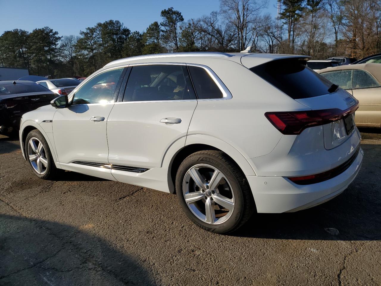 Изображение 2 2019 AUDI E-TRON PRESTIGE 2019 с VIN WA1VABGEXKB016269