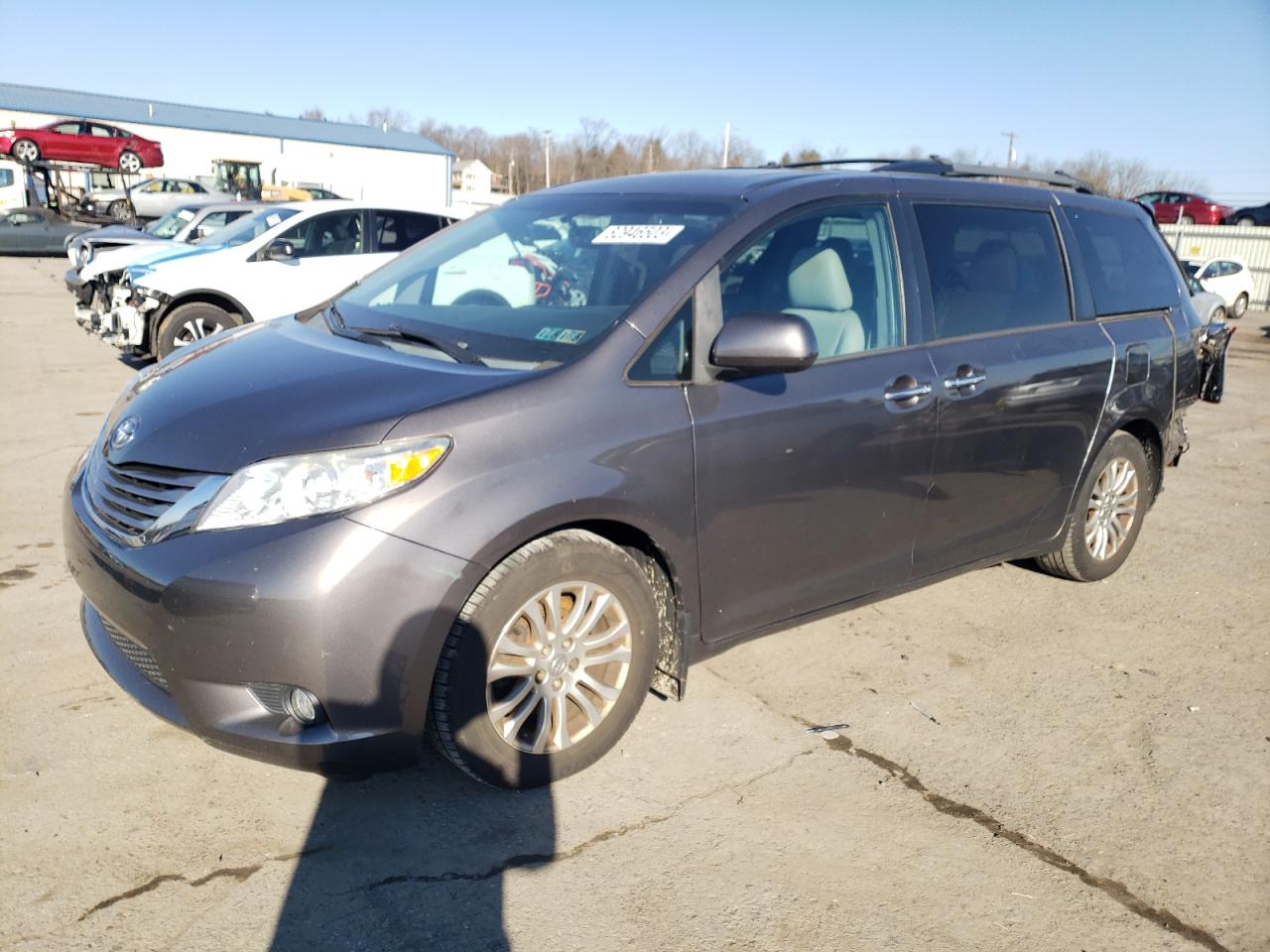 Image 1 of 2015 TOYOTA SIENNA XLE 2015 with VIN 5TDYK3DC2FS597936