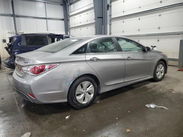 Image 3 of 2013 HYUNDAI SONATA HYBRID 2013 with VIN KMHEC4A45DA050247
