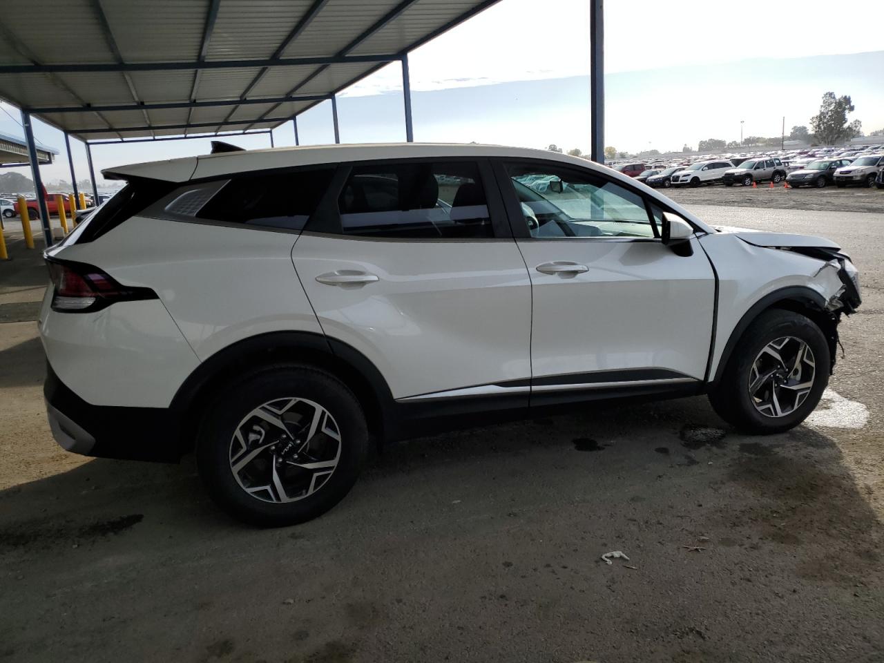 Изображение 3 2023 KIA SPORTAGE LX 2023 с VIN KNDPUCAF1P7166777