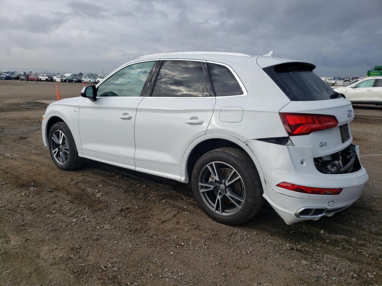 Obraz 2 z 2020 AUDI Q5 E PREMIUM 2020 z VIN WA1G2AFYXL2059975