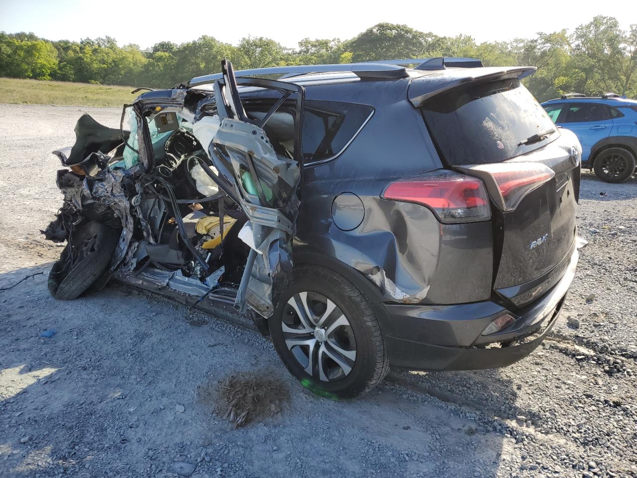 Obraz 2 z 2017 TOYOTA RAV4 LE 2017 z VIN JTMZFREV0HJ109448