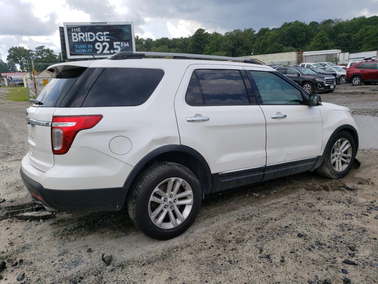 Image 3 of 2014 FORD EXPLORER XLT 2014 with VIN 1FM5K7D86EGA95781