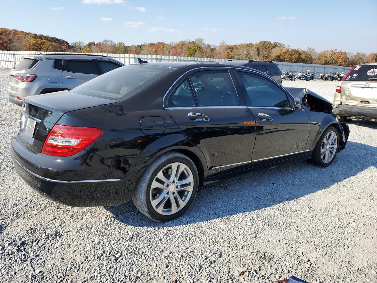 Image 3 of 2013 MERCEDES-BENZ C 250 2013 with VIN WDDGF4HB6DA791232