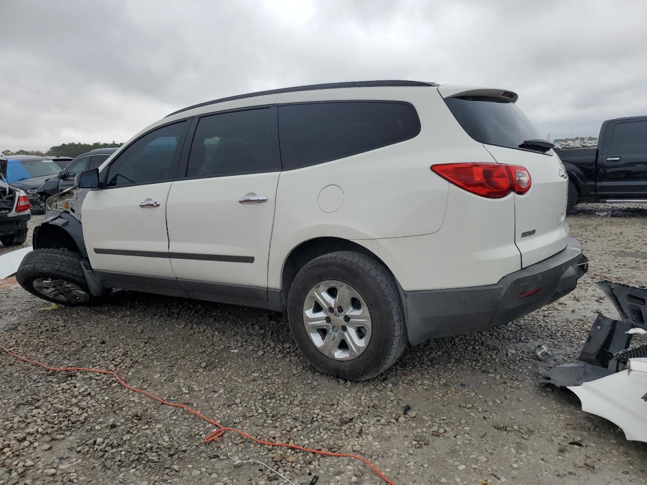 Obraz 2 z 2012 CHEVROLET TRAVERSE LS 2012 z VIN 1GNKRFEDXCJ337200