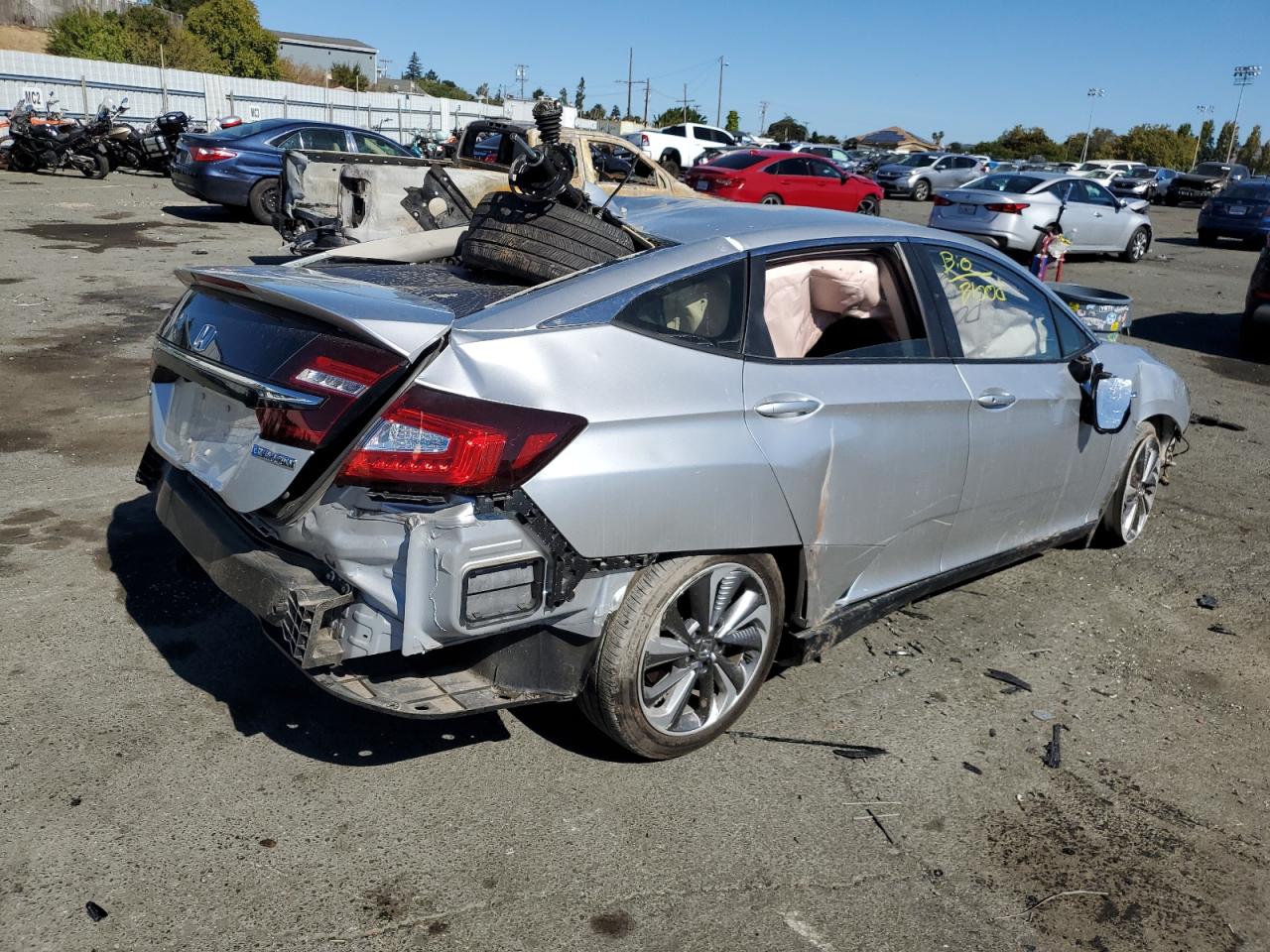 Image 3 of 2020 HONDA CLARITY  2020 with VIN JHMZC5F16LC000131