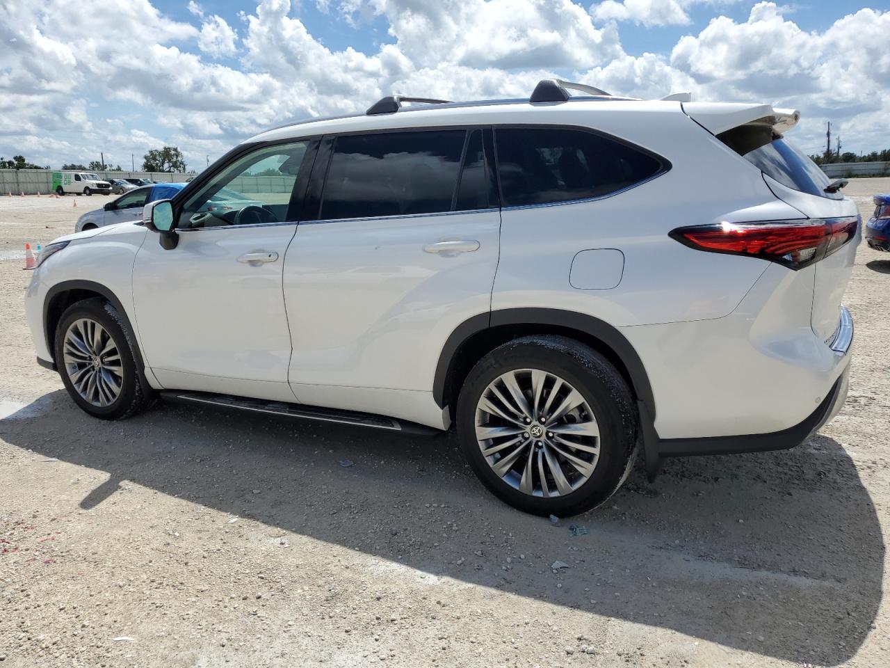Obraz 2 z 2020 TOYOTA HIGHLANDER PLATINUM 2020 z VIN 5TDFZRBH6LS051947