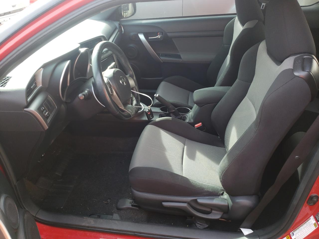 Obraz 2 z 2016 TOYOTA SCION TC  2016 z VIN JTKJF5C79GJ014789