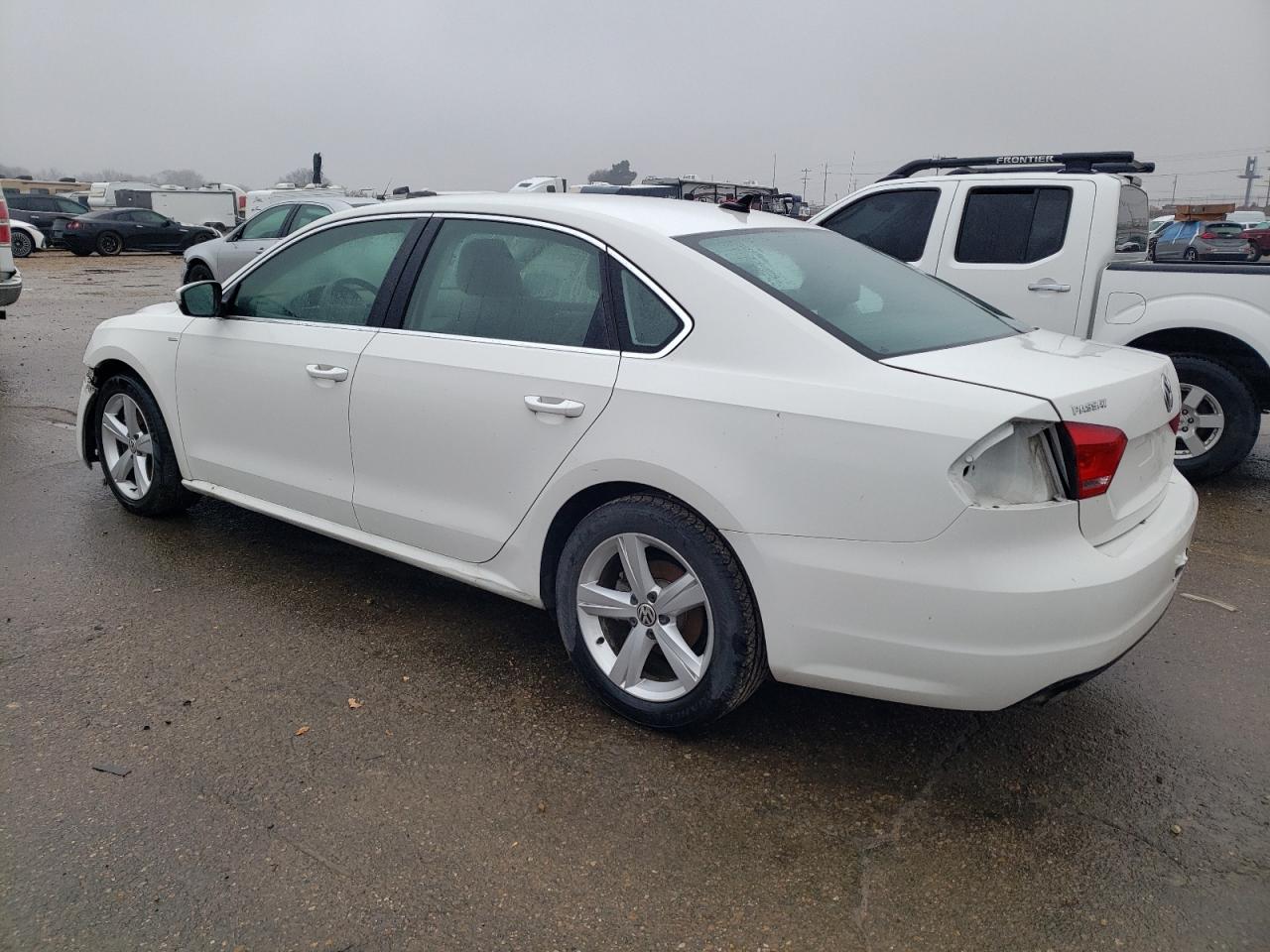 Obraz 2 z 2014 VOLKSWAGEN PASSAT S 2014 z VIN 1VWAT7A35EC043264