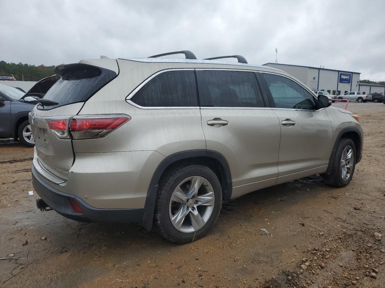Image 3 of 2015 TOYOTA HIGHLANDER LIMITED 2015 with VIN 5TDDKRFHXFS174385