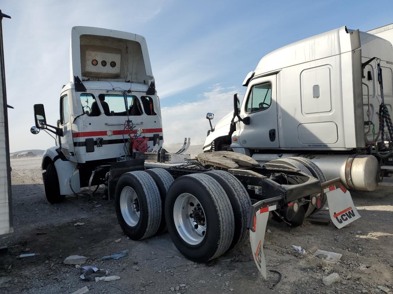Obraz 3 z 2021 PETERBILT 579 2021 z VIN 1XPBDP9X9MD733523