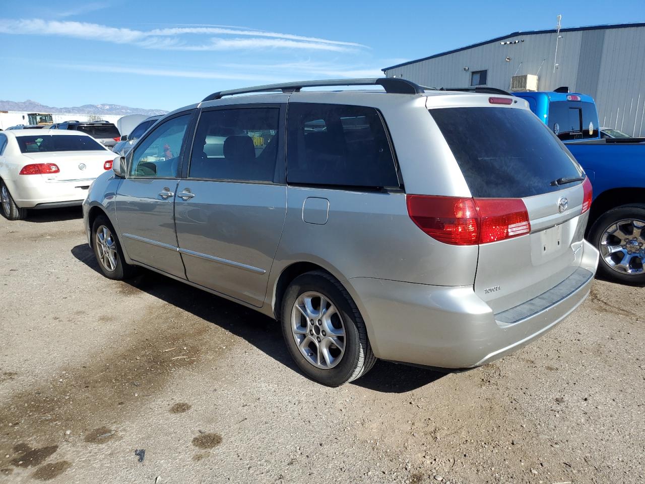 Изображение 2 2004 TOYOTA SIENNA XLE 2004 с VIN 5TDZA22C94S181383