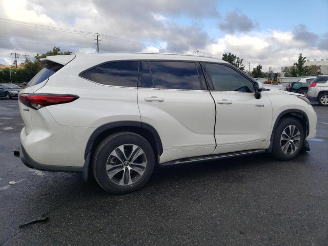 Obraz 3 z 2021 TOYOTA HIGHLANDER HYBRID XLE 2021 z VIN 5TDHBRCH2MS033880