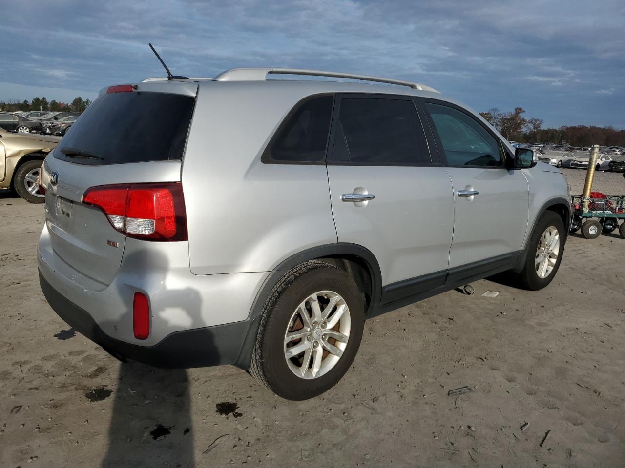 Image 3 of 2015 KIA SORENTO LX 2015 with VIN 5XYKT4A62FG636206