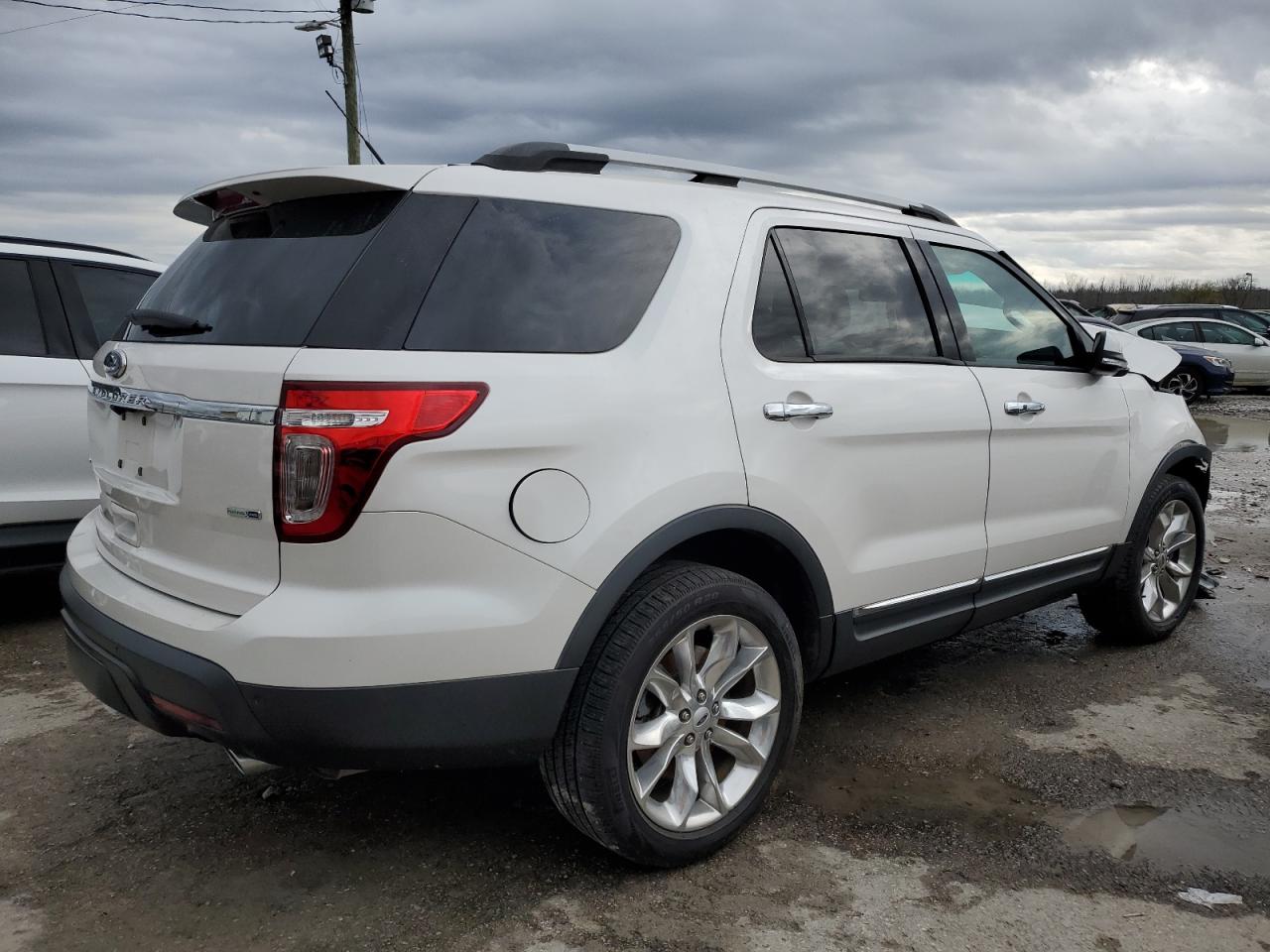 Image 3 of 2015 FORD EXPLORER LIMITED 2015 with VIN 1FM5K8F88FGB68587