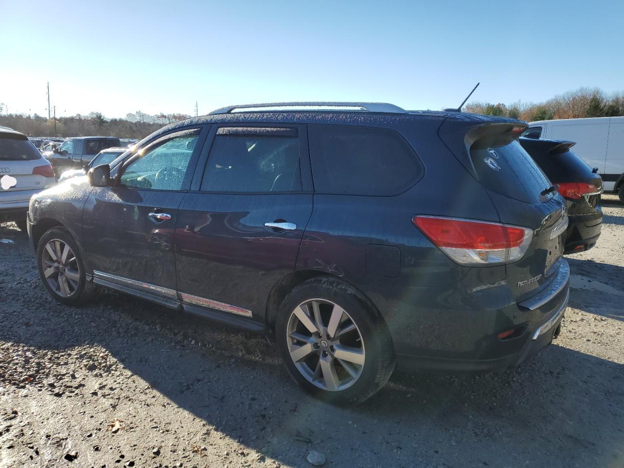 Image 2 of 2014 NISSAN PATHFINDER S 2014 with VIN 5N1AR2MMXEC615420