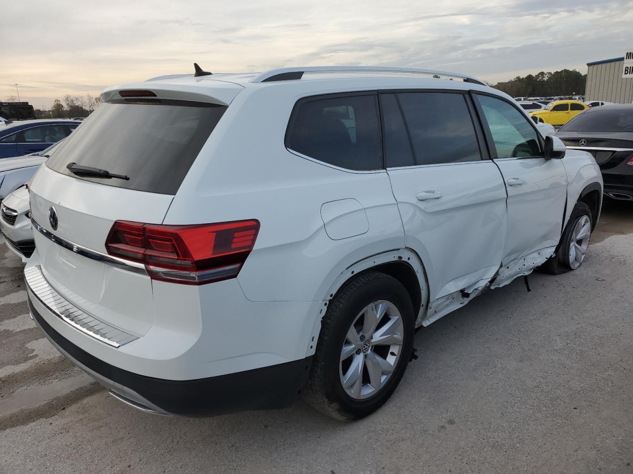 Изображение 3 Volkswagen Atlas Se 2019 с VIN 1V2WP2CA1KC614738