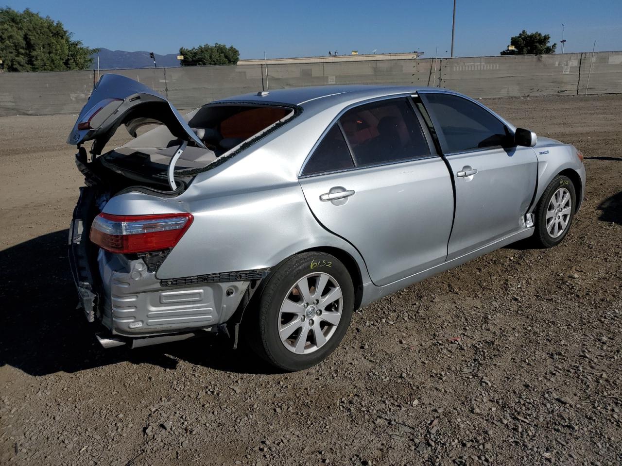 Image 3 of 2007 TOYOTA CAMRY HYBRID 2007 with VIN JTNBB46K373011419