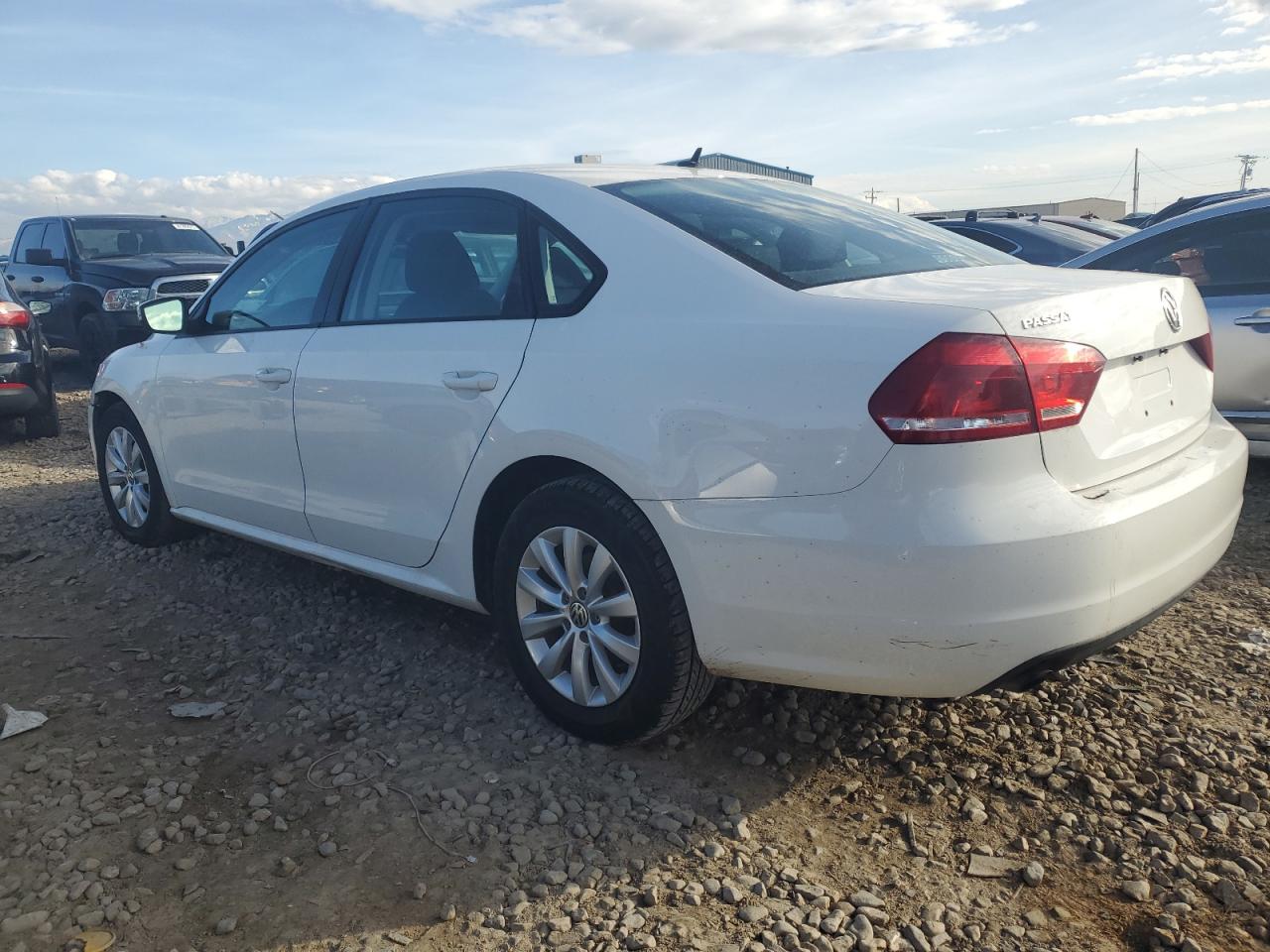 Obraz 2 z 2013 VOLKSWAGEN PASSAT S 2013 z VIN 1VWAP7A33DC023100