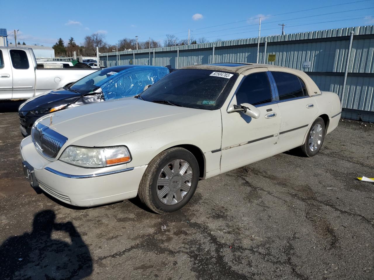 Image 1 of 2005 LINCOLN TOWN CAR SIGNATURE LIMITED 2005 with VIN 1LNHM82W75Y644137