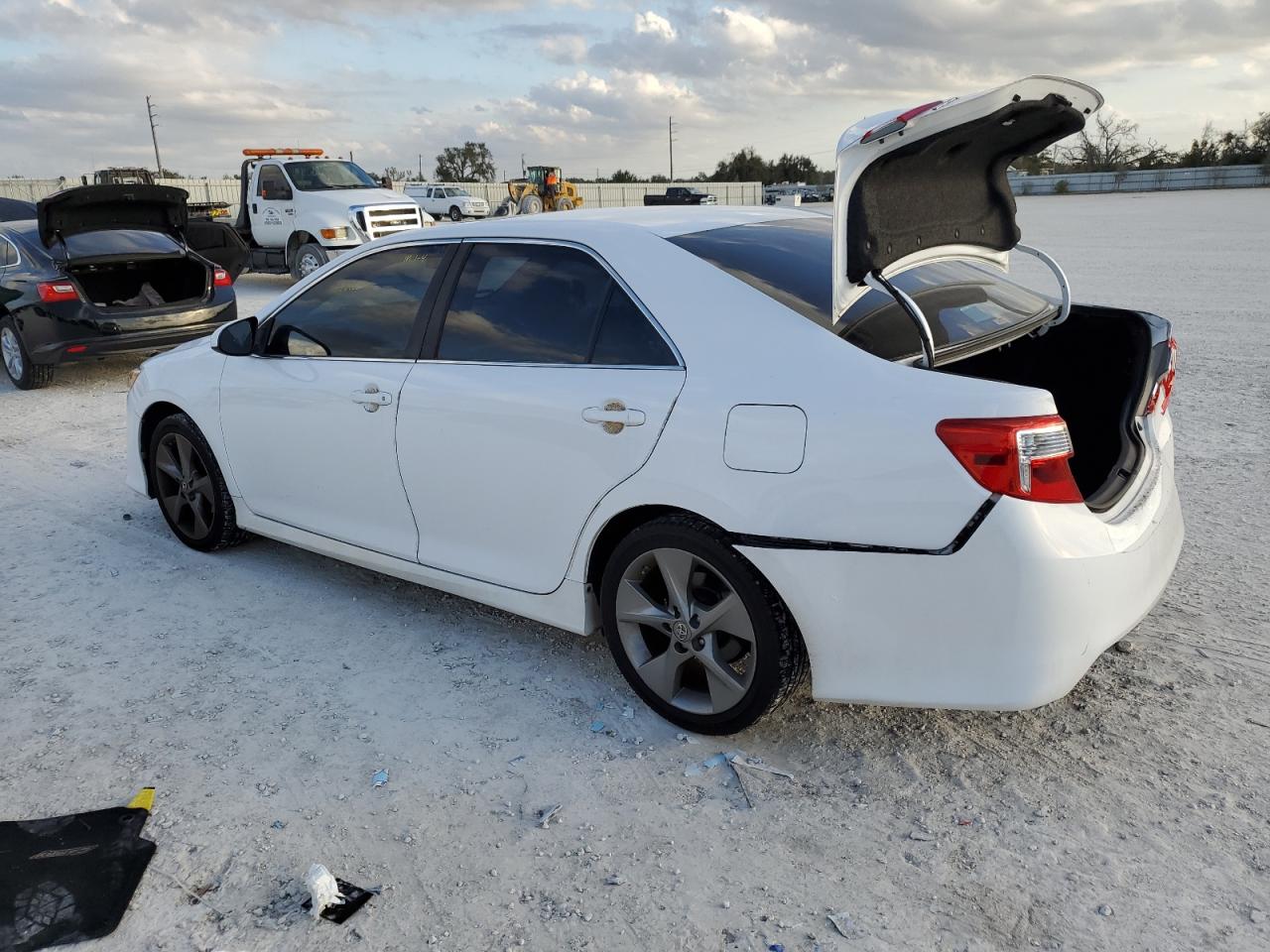 Изображение 2 2014 TOYOTA CAMRY L 2014 с VIN 4T1BF1FK6EU851916